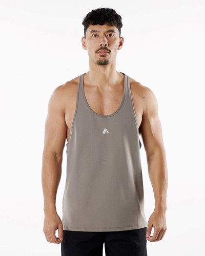 Alphalete Fitted Performance Stringer Cedar | SHTPGA781