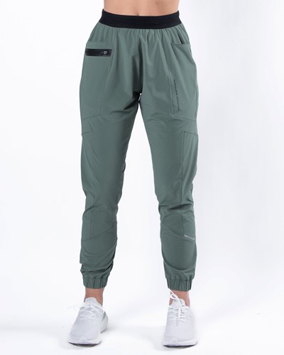 Alphalete Woven 4-Way Stretch 28" Pant Verde | VTDMEC319